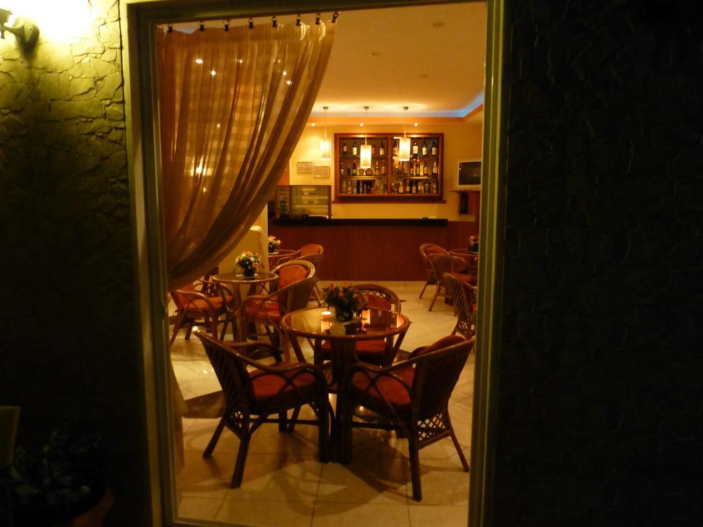 Hotel Neon Astron Камена-Вурла Екстер'єр фото